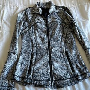 Lululemon define jacket!! LIKE NEW, never worn it, it doesn’t have tags though.